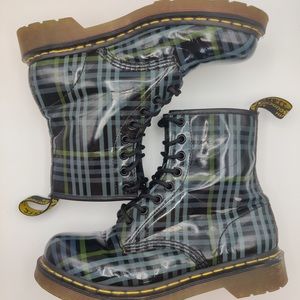 Doc martens women’s size 8 black plaid 1460W 8-eye boot
